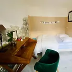 Appartement Chaleureux Entre Zola Et Proce.