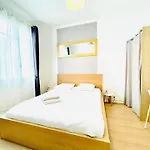 F2 Golden Lounge, Hyper Centre, Parking