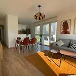 Charming T3 With Balcony And Garden