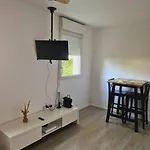 Studio Deco Moderne A Nantes - Comme A La Maison