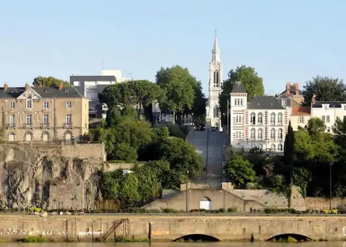 Le Nid Du Heron, Maison Avec Piscine Chauffee Privative Au Coeur De Nantes