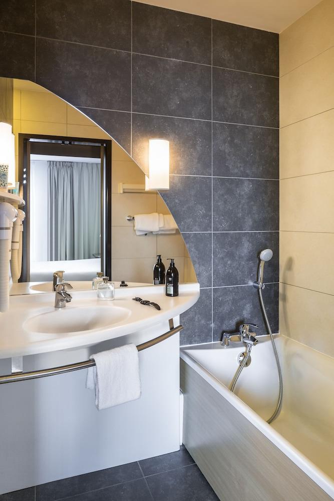 Adagio Centre 4*