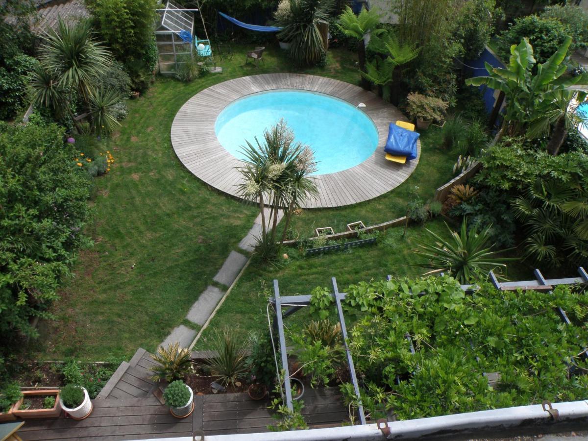 Annexe 44 *