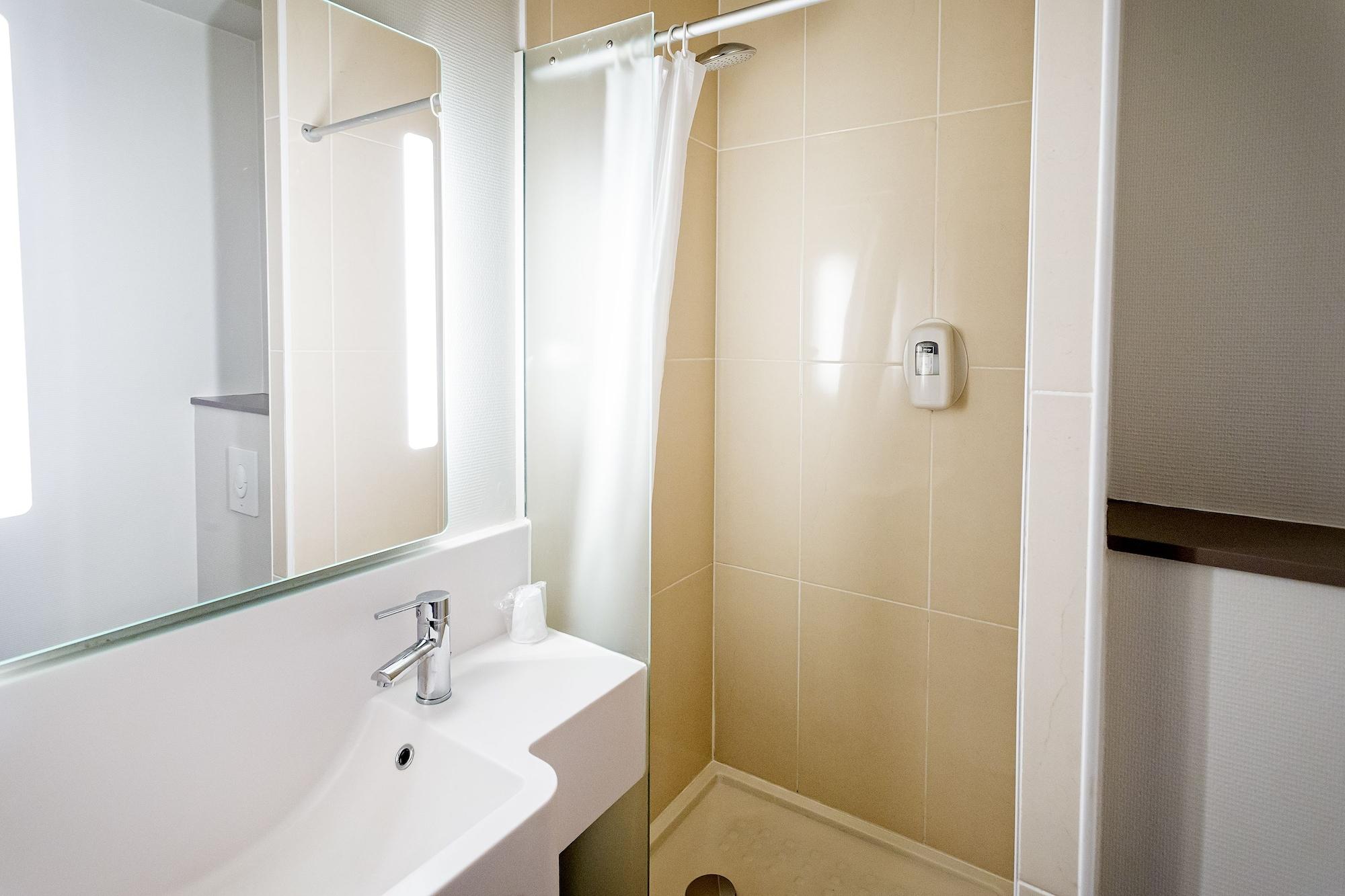 Nantes Reze Sebastien Hotel
