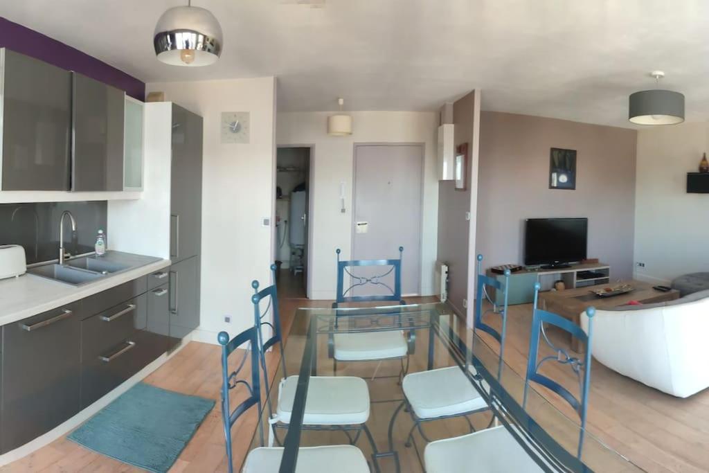 Apartment Grand T2 Lumineux Viarme/talensac Avec Parking *