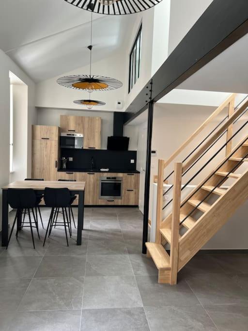 Centre, Superbe Triplex Appartement *