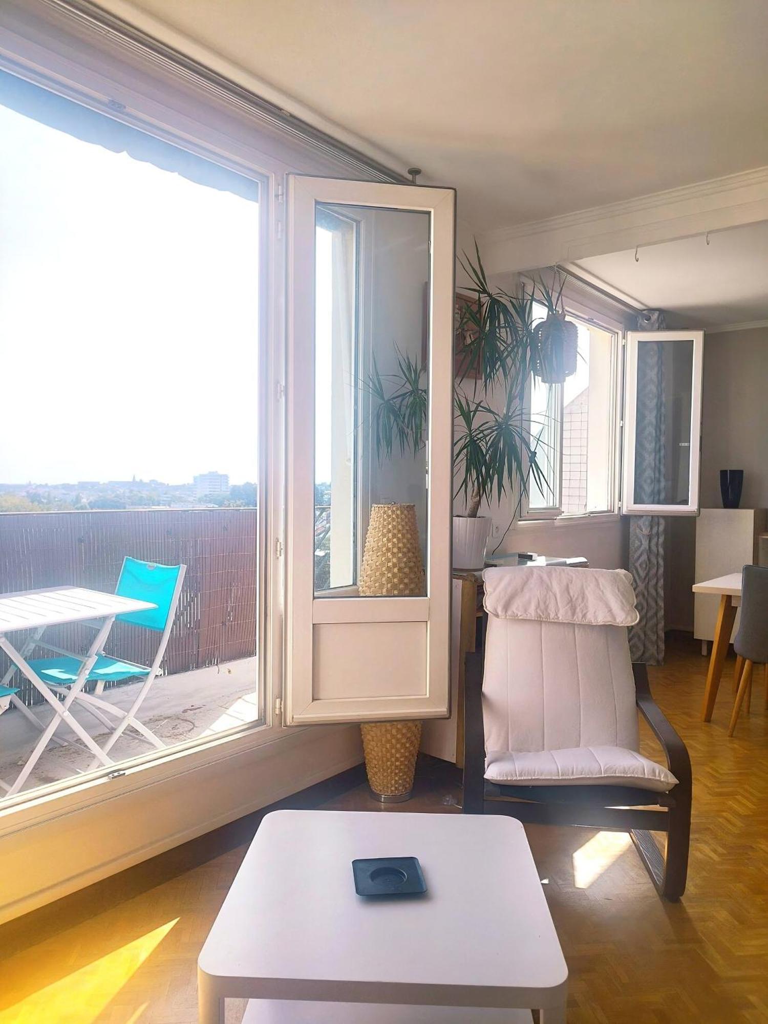 Lumineux - Dernier Etage Avec Balcon - Proche Centre-ville Nantes