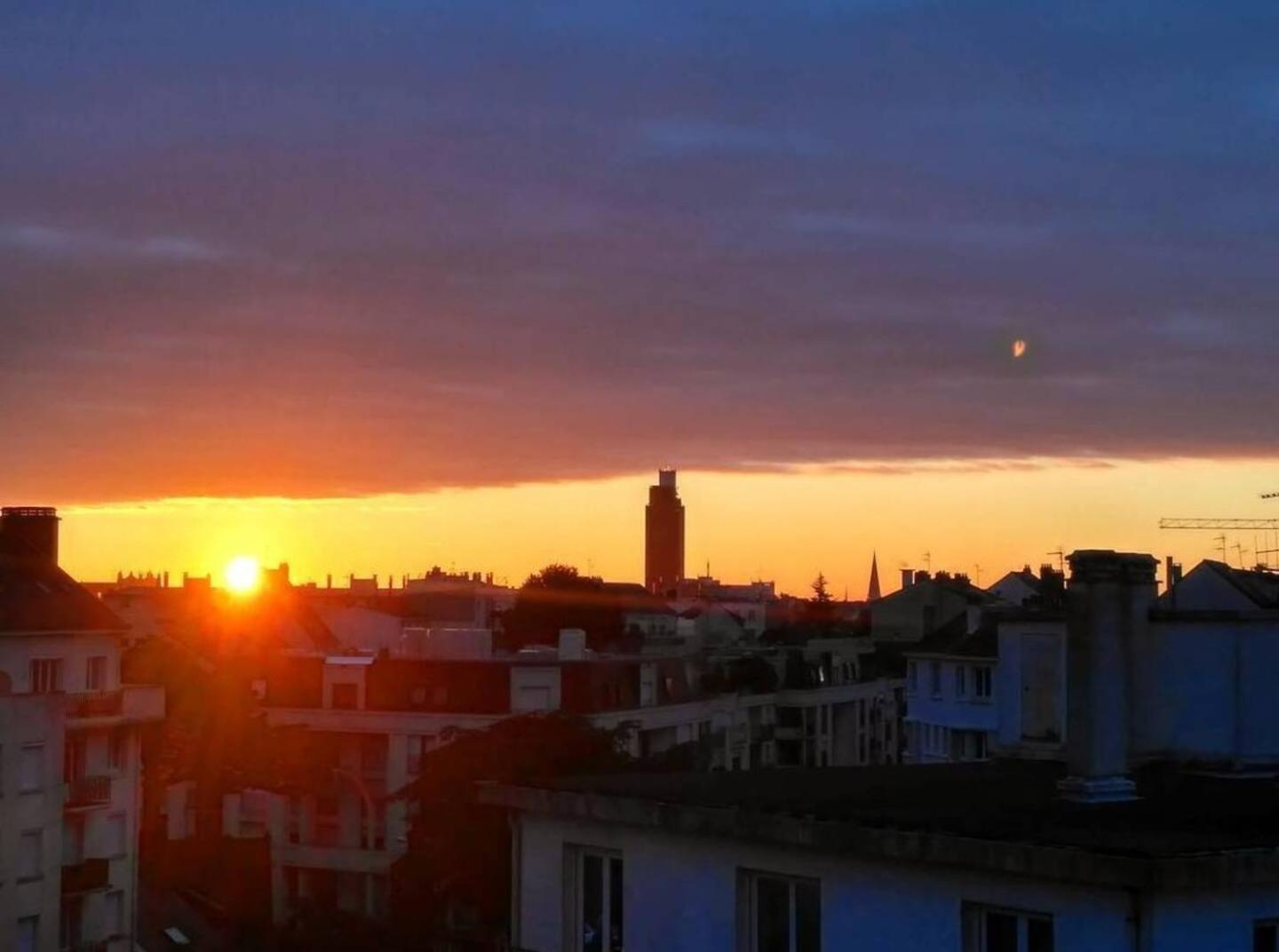 Lumineux - Dernier Etage Avec Balcon - Proche Centre-ville *