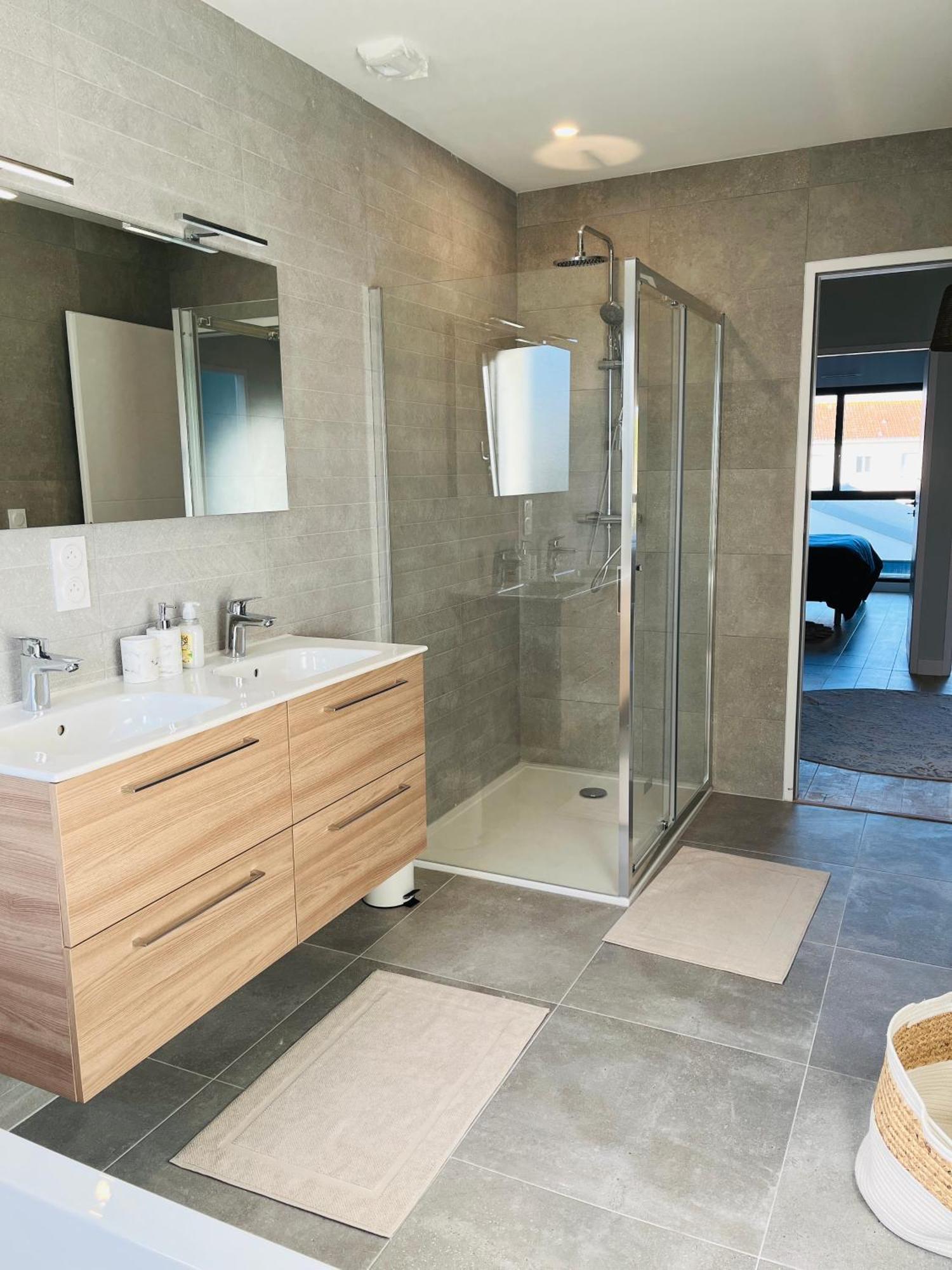 Jolie Maison Neuve Nantes-zola Hébergement de vacances Nantes