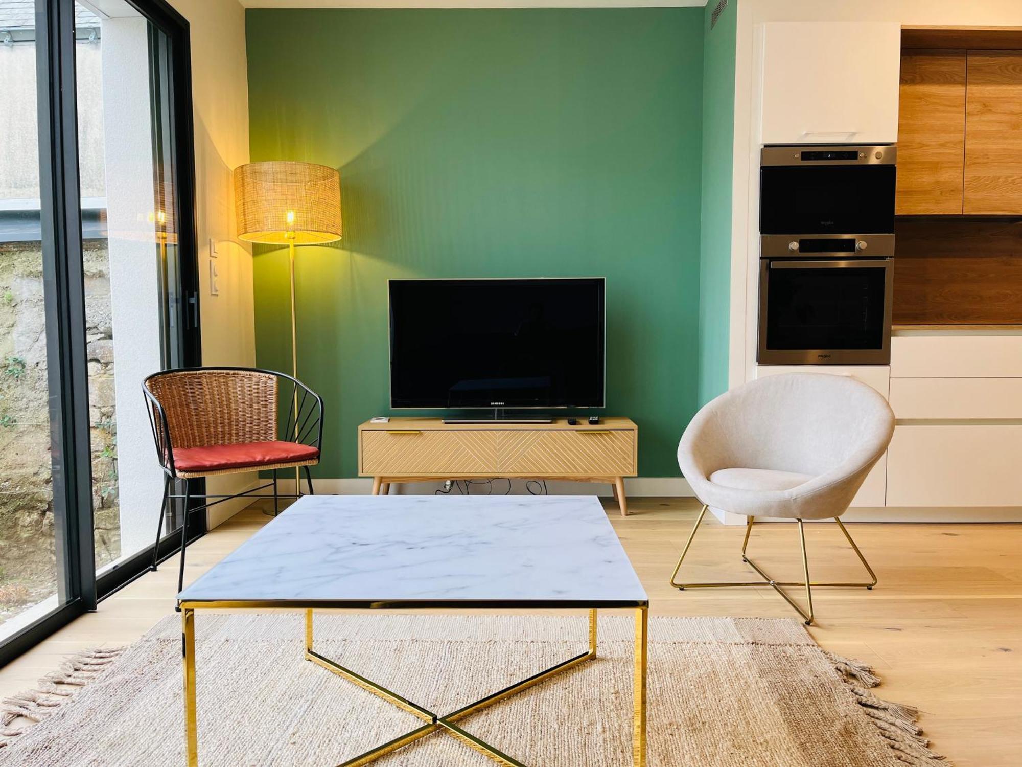 Jolie Maison Neuve Nantes-zola Hébergement de vacances *