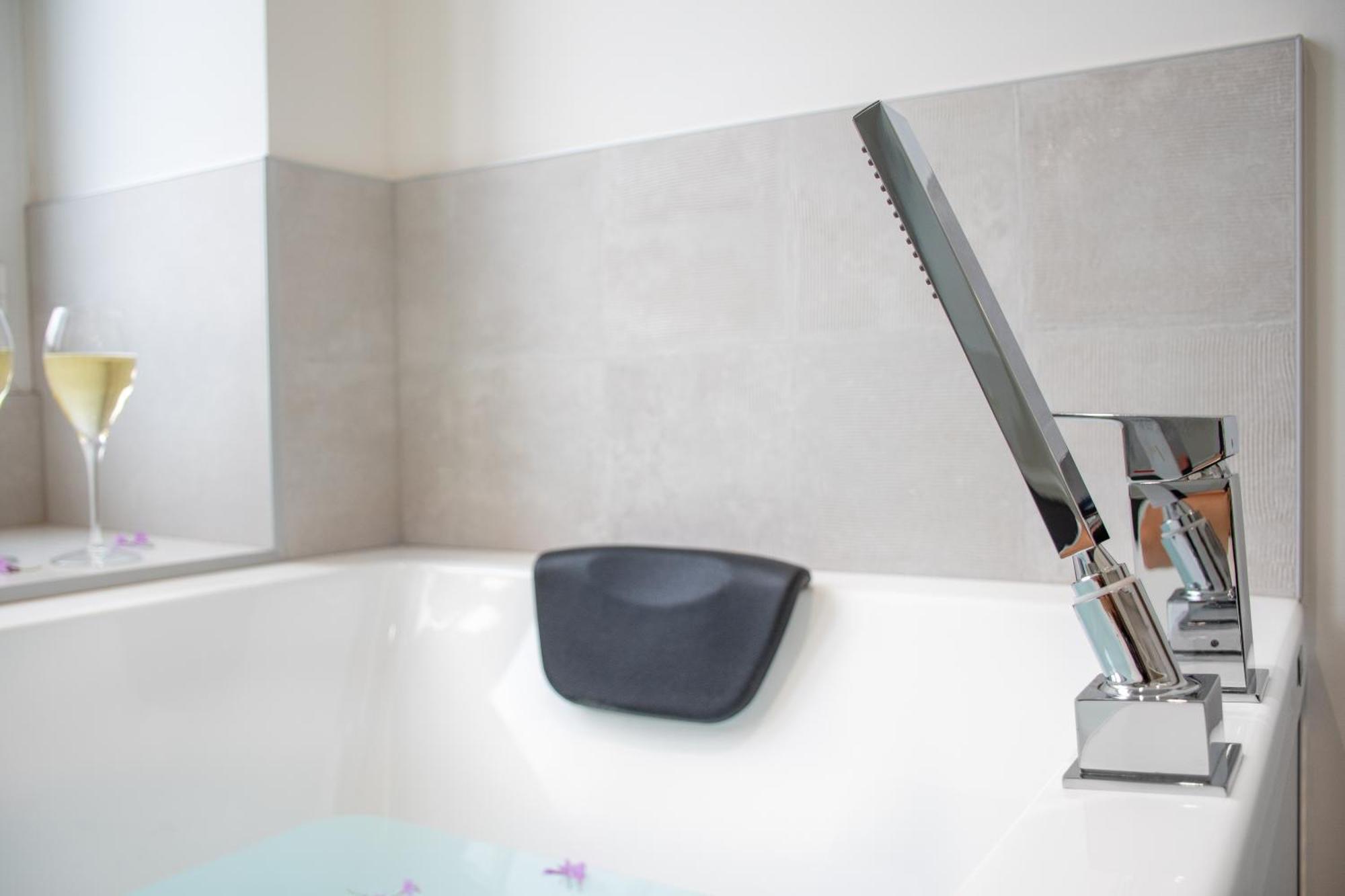 Apartment Des Ducs Avec Baignoire Double