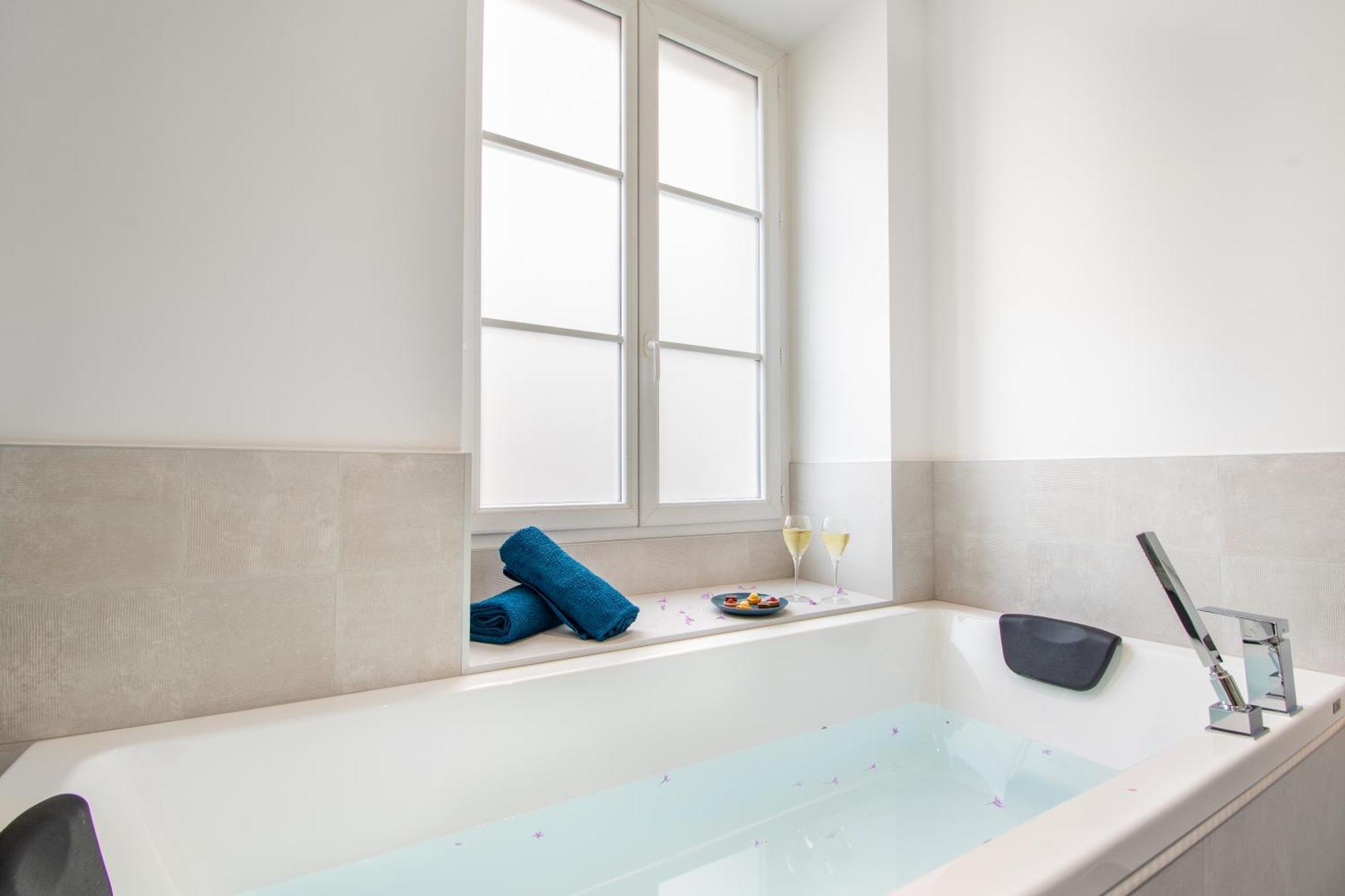 Des Ducs Avec Baignoire Double Apartment Nantes