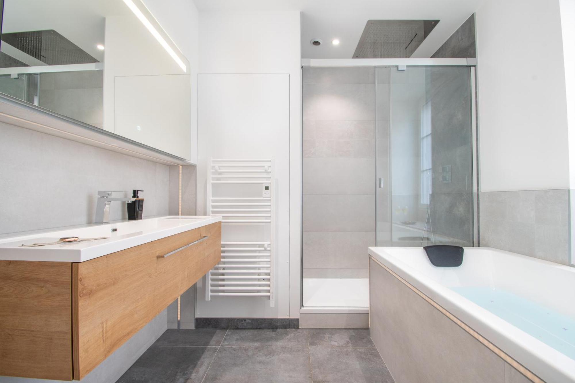 Apartment Des Ducs Avec Baignoire Double *