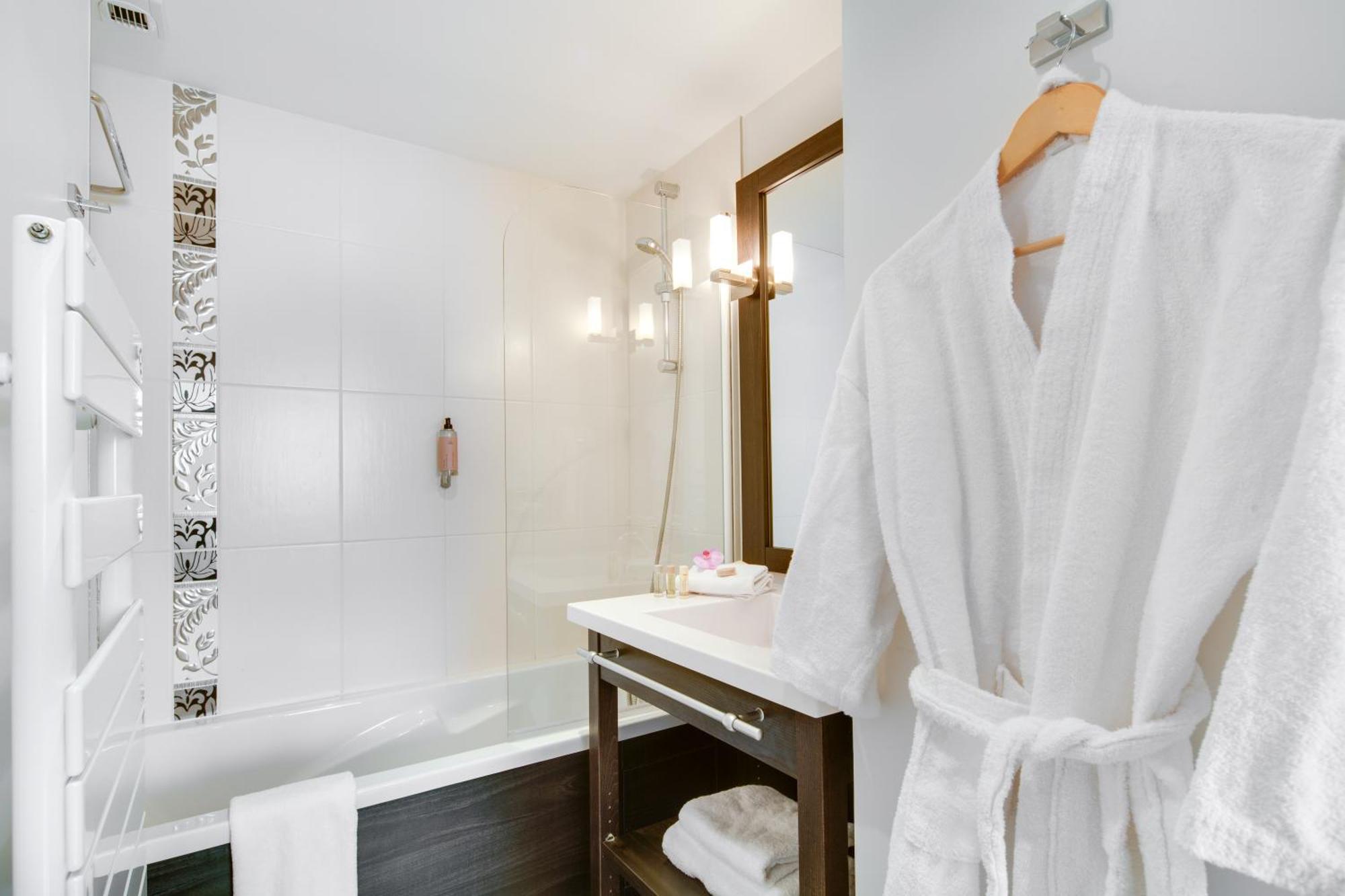 Hotel Seven Urban Centre 4*