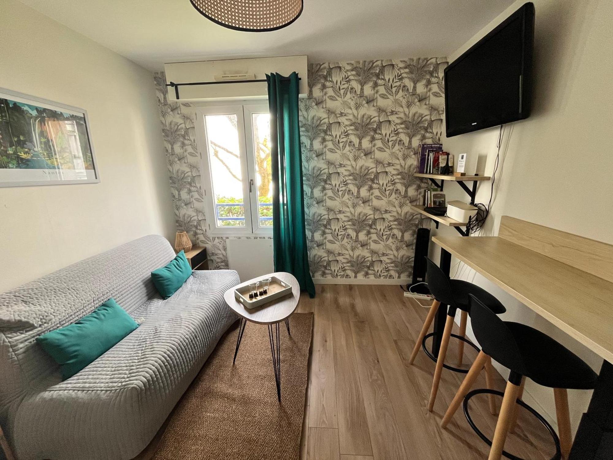 Calme - Proche Tramway Et Centre Appartement *