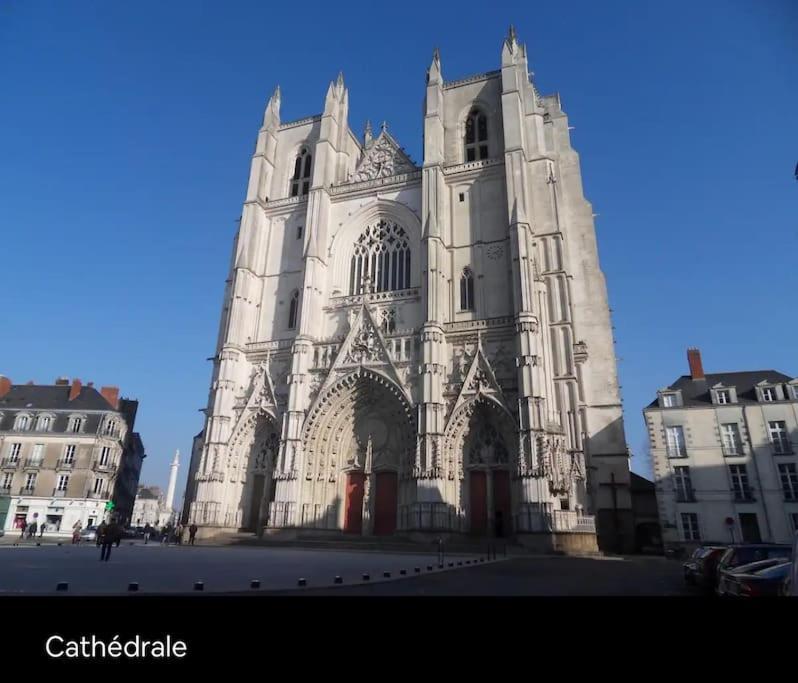 Le St Pierre Face Au Chateau In