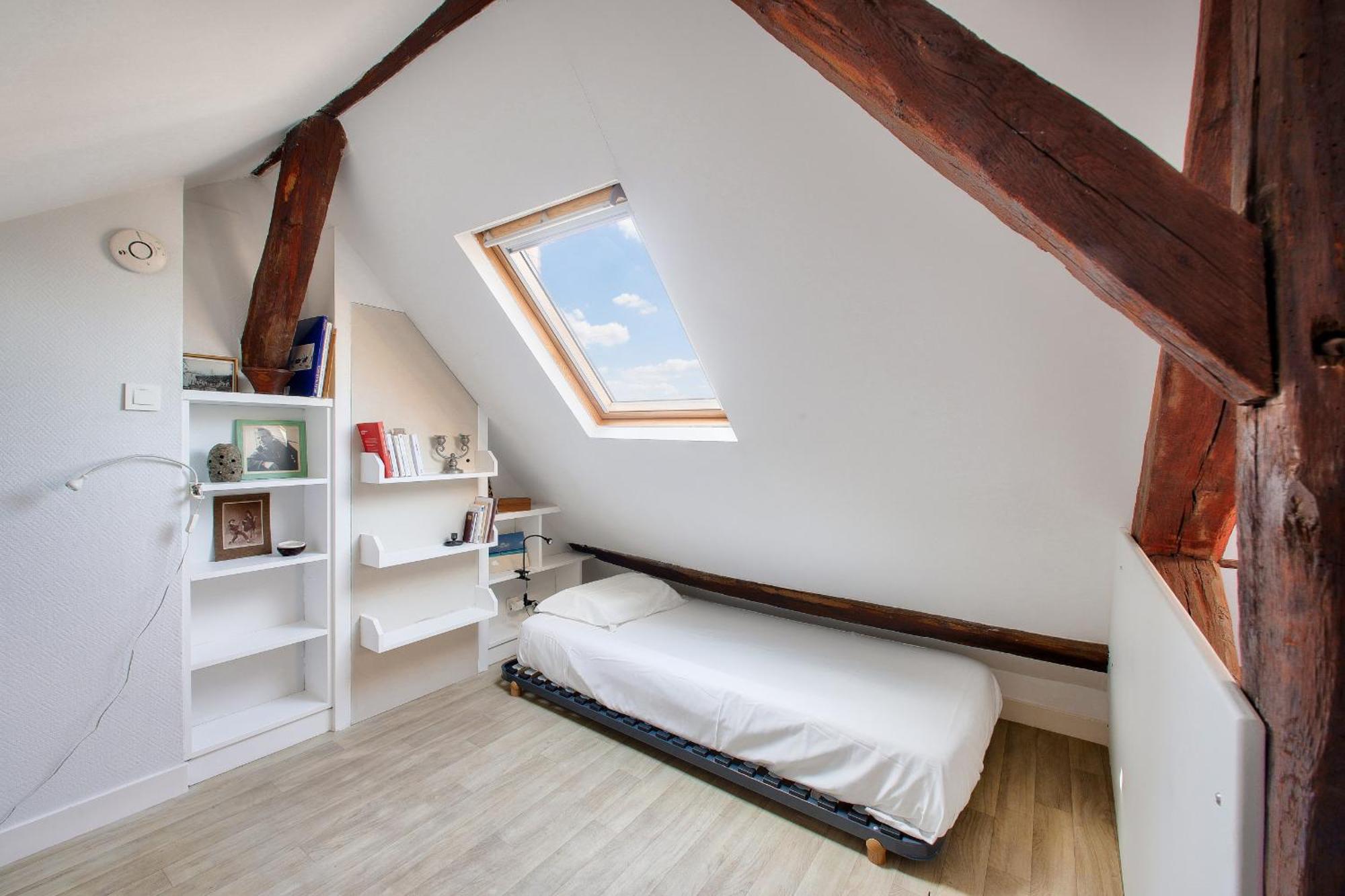 Mediatheque, Grand T2 Sous Les Toits Appartement Nantes