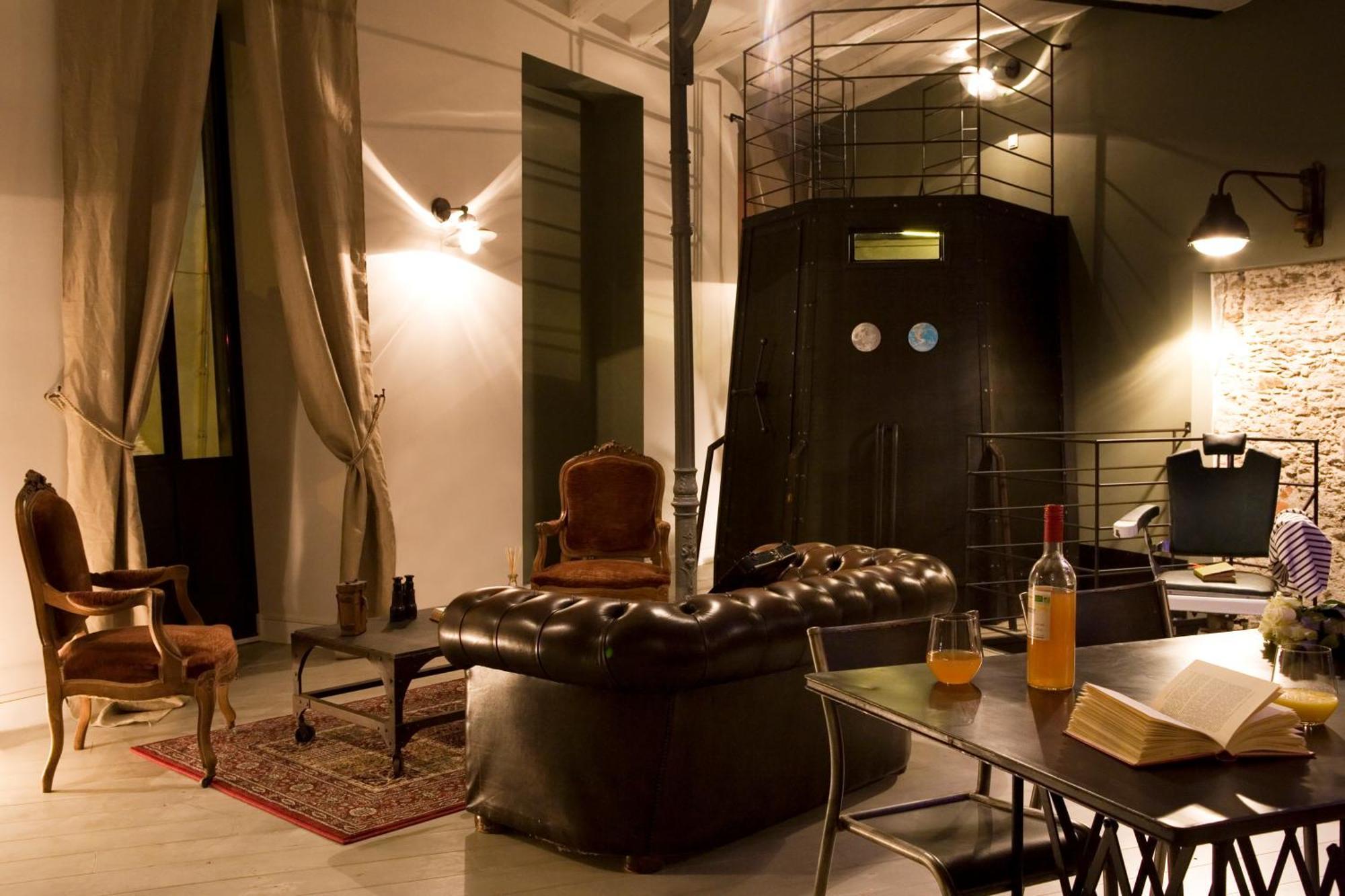 Apartment Surprenantes- Jules Verne *