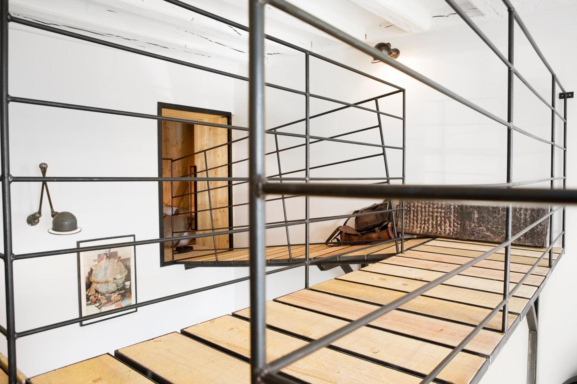 Apartment Surprenantes- Jules Verne *