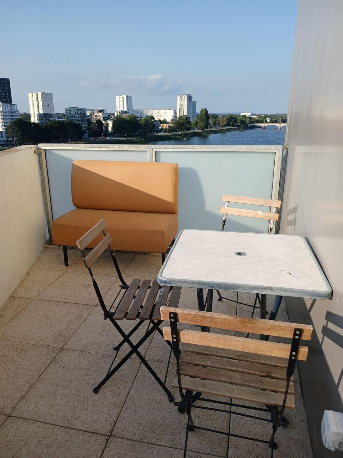 Spacious Modern With View Of The Loire Appartement Nantes
