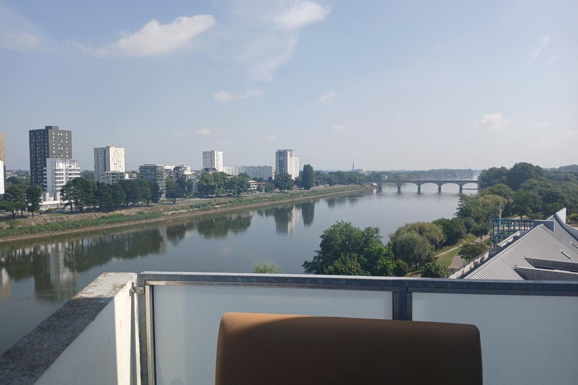 Spacious Modern With View Of The Loire Appartement Nantes
