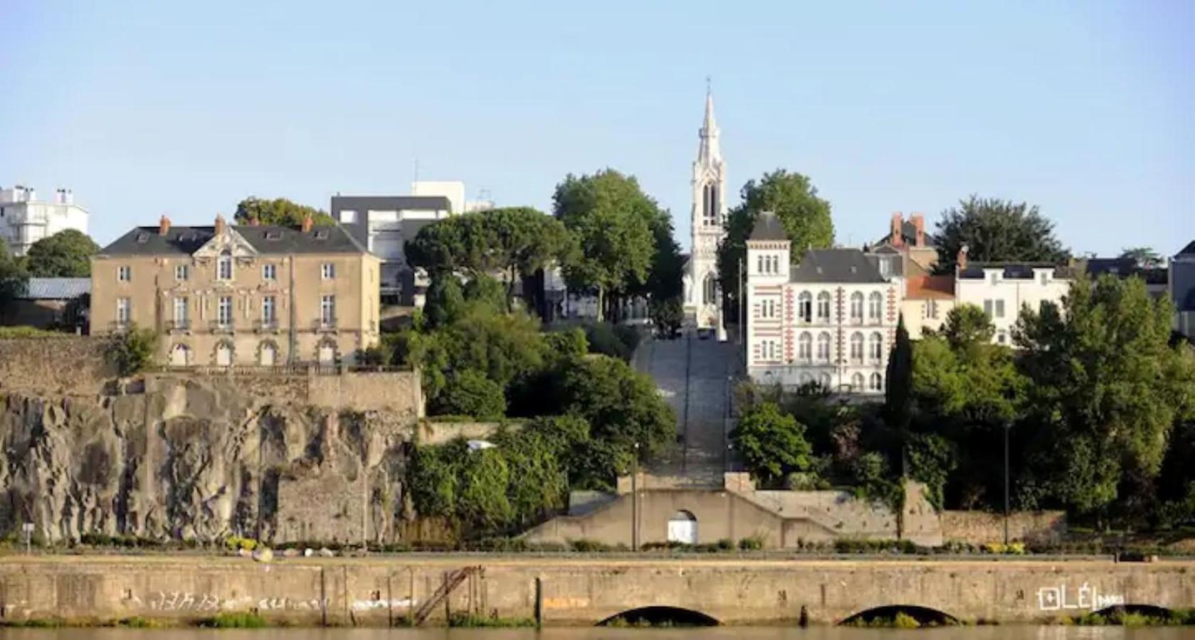 Le Nid Du Heron, Maison Avec Piscine Chauffee Privative Au Coeur De Nantes