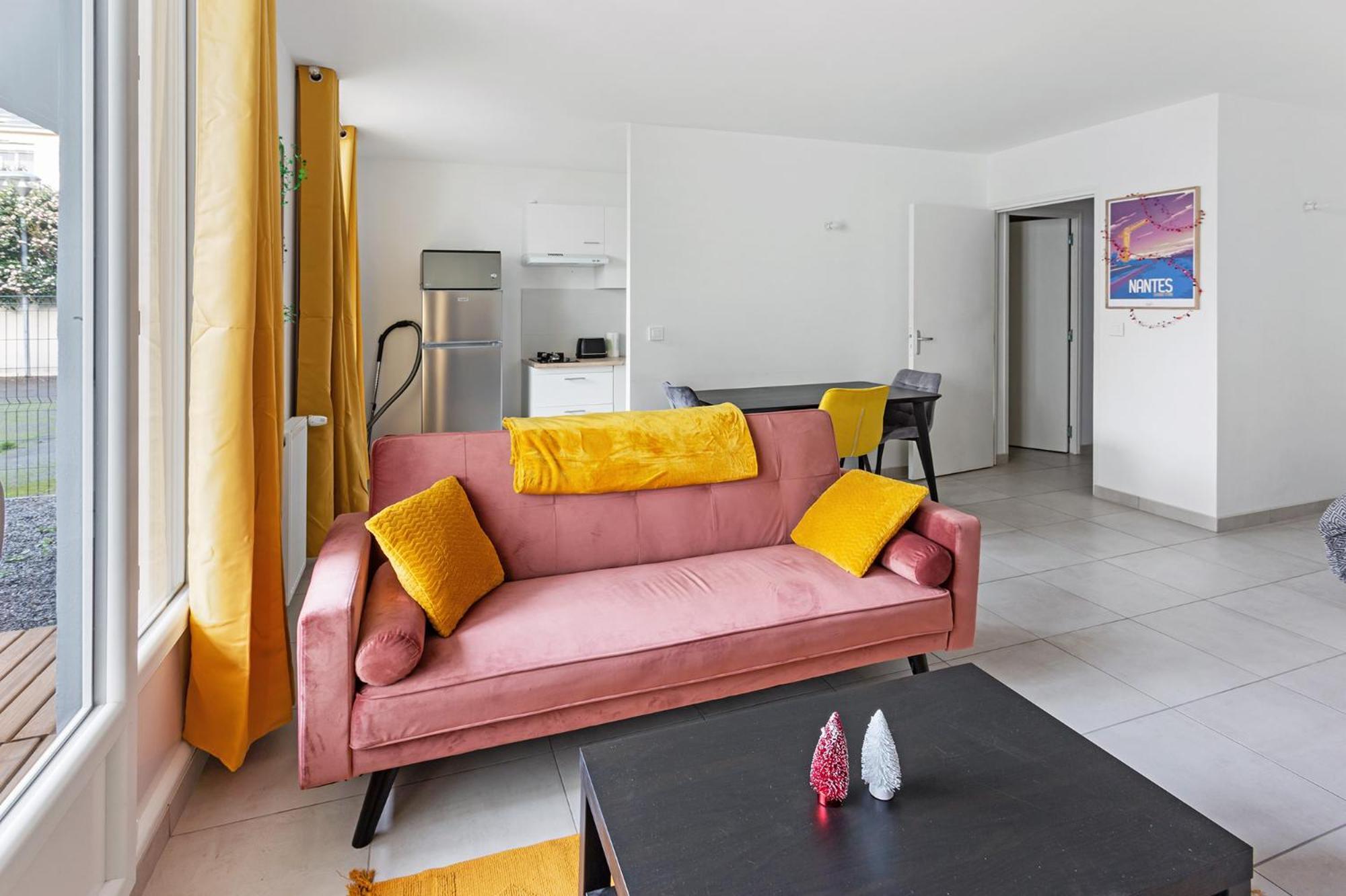 Appartement Le Petit Patio - Renove, Paisible Et Proche Centre Nantes