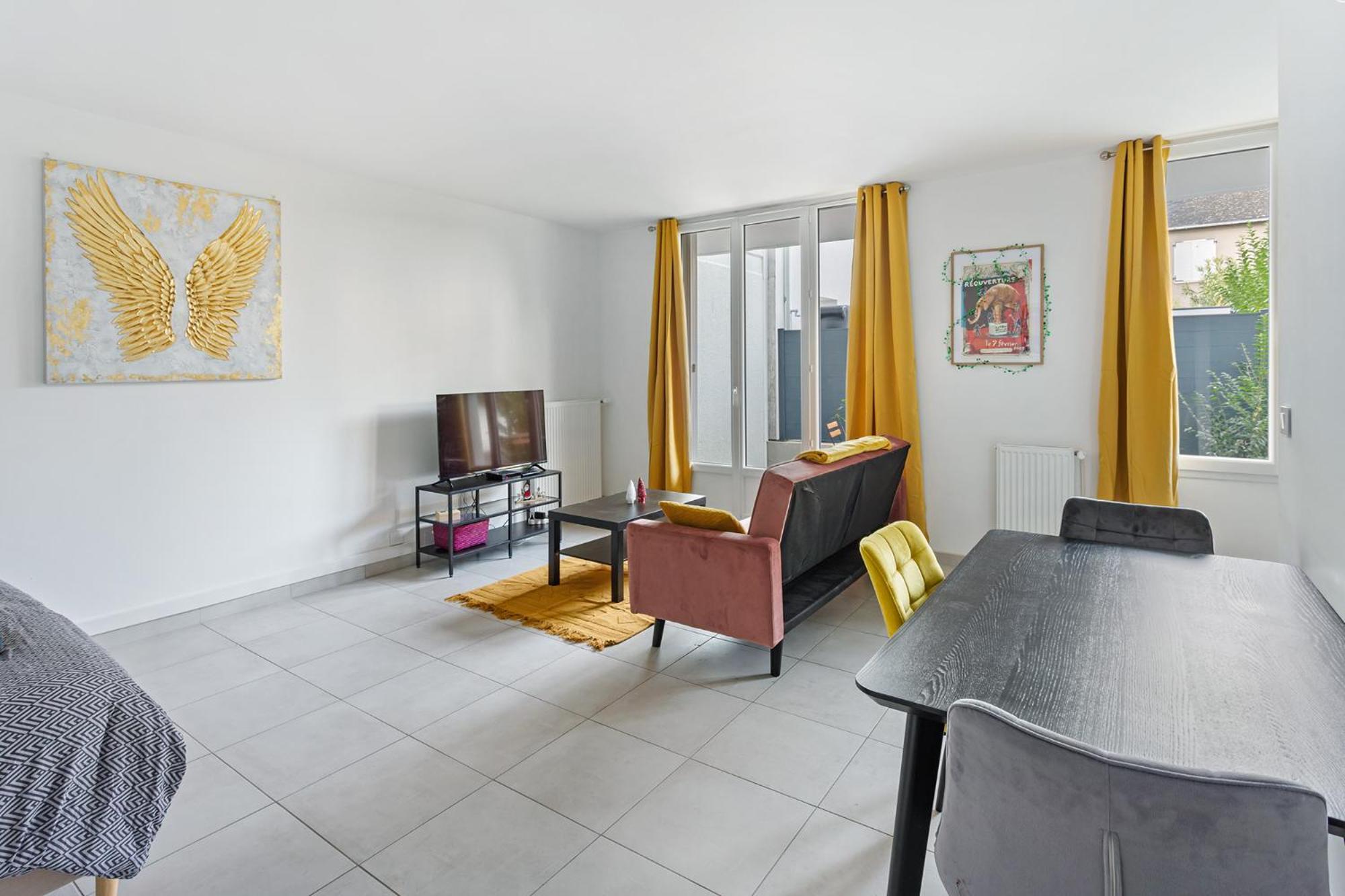 Appartement Le Petit Patio - Renove, Paisible Et Proche Centre *