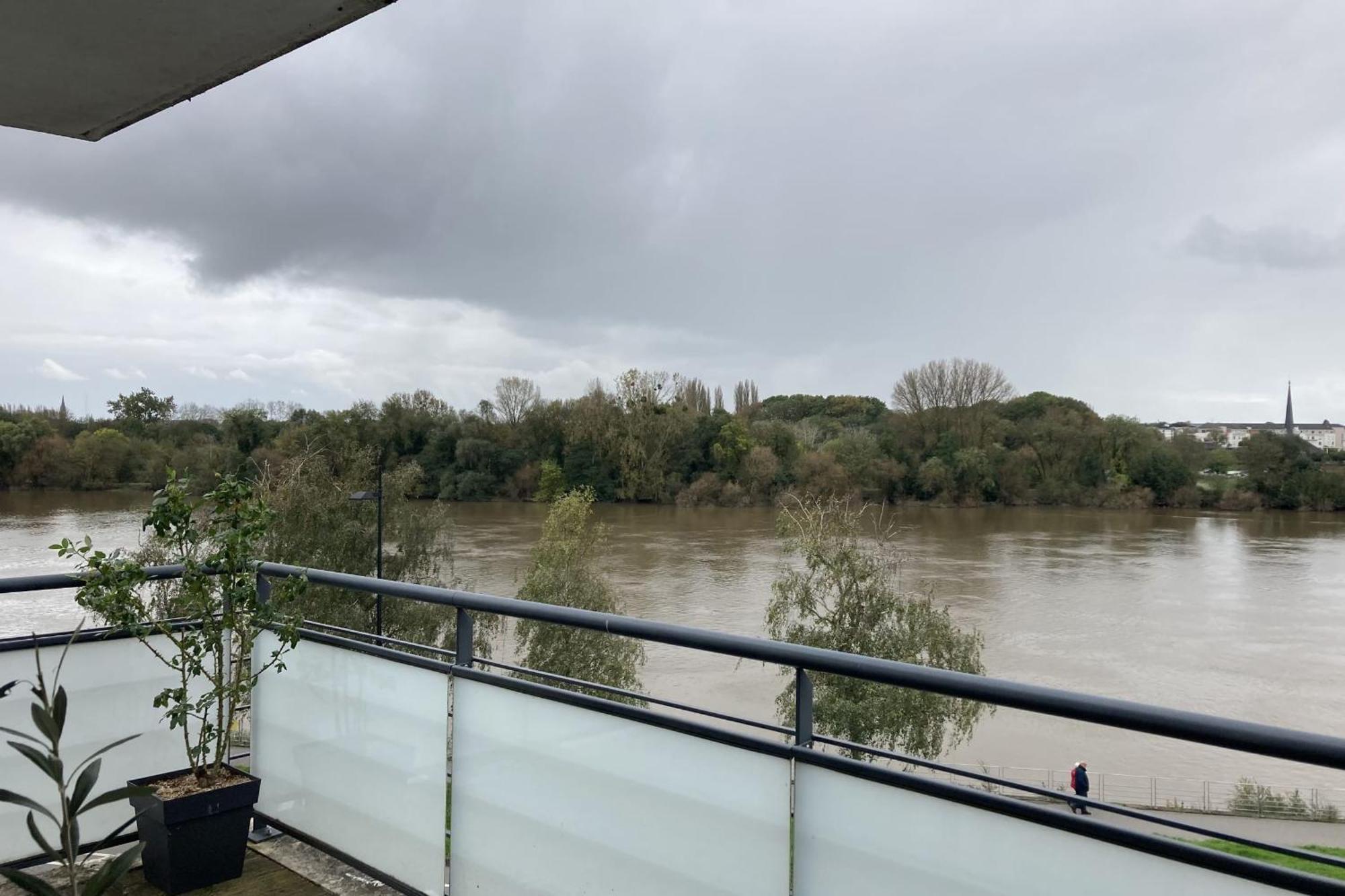 Two-bedroom With Balcony Nantes