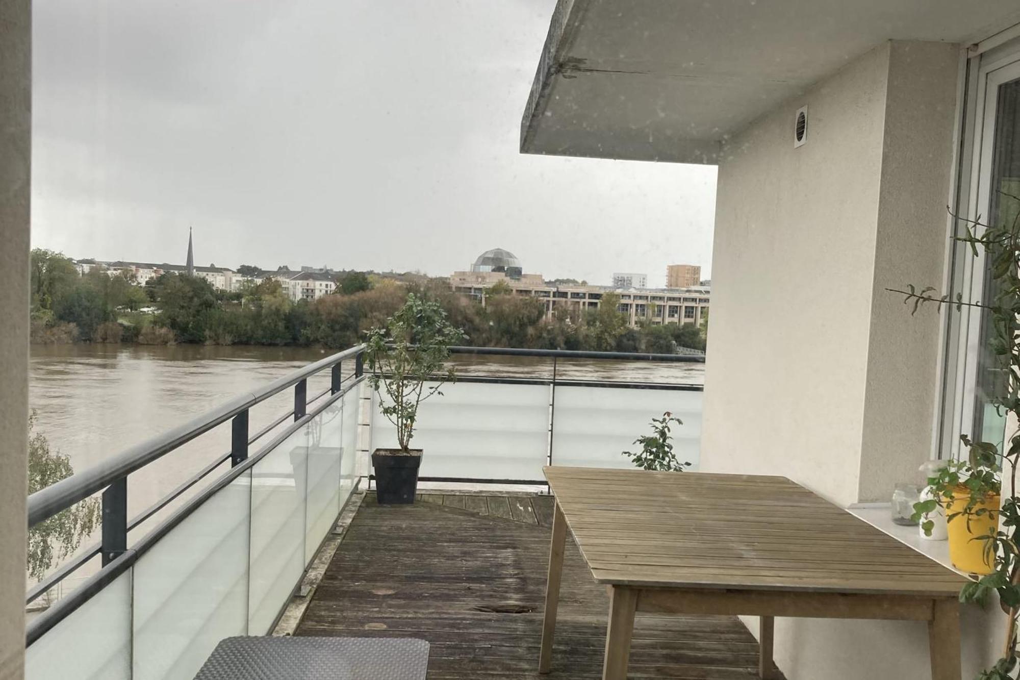 Appartement Two-bedroom With Balcony *