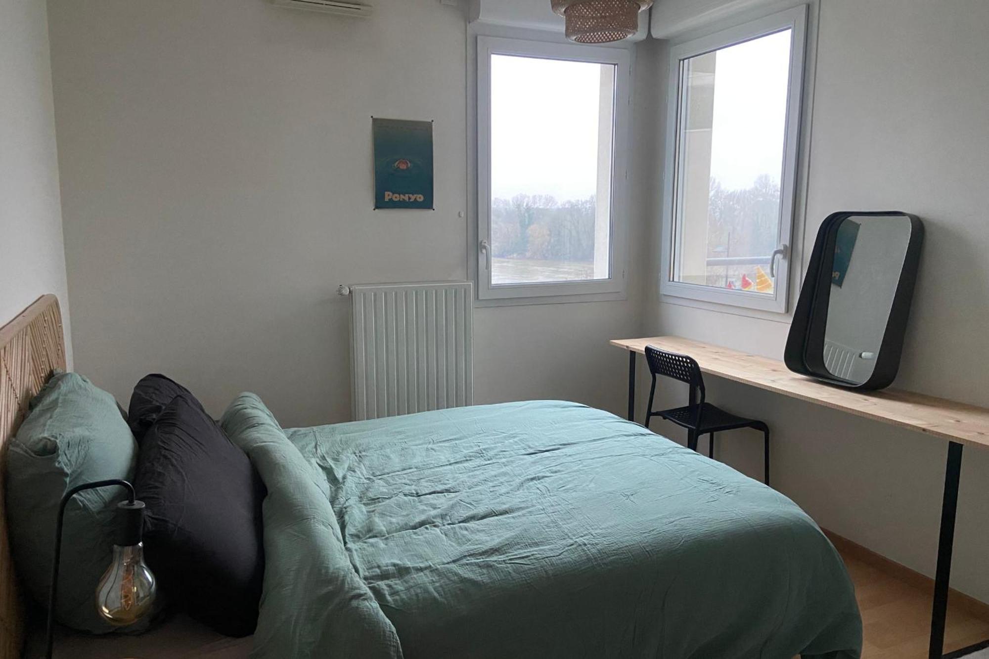 Two-bedroom With Balcony Appartement *