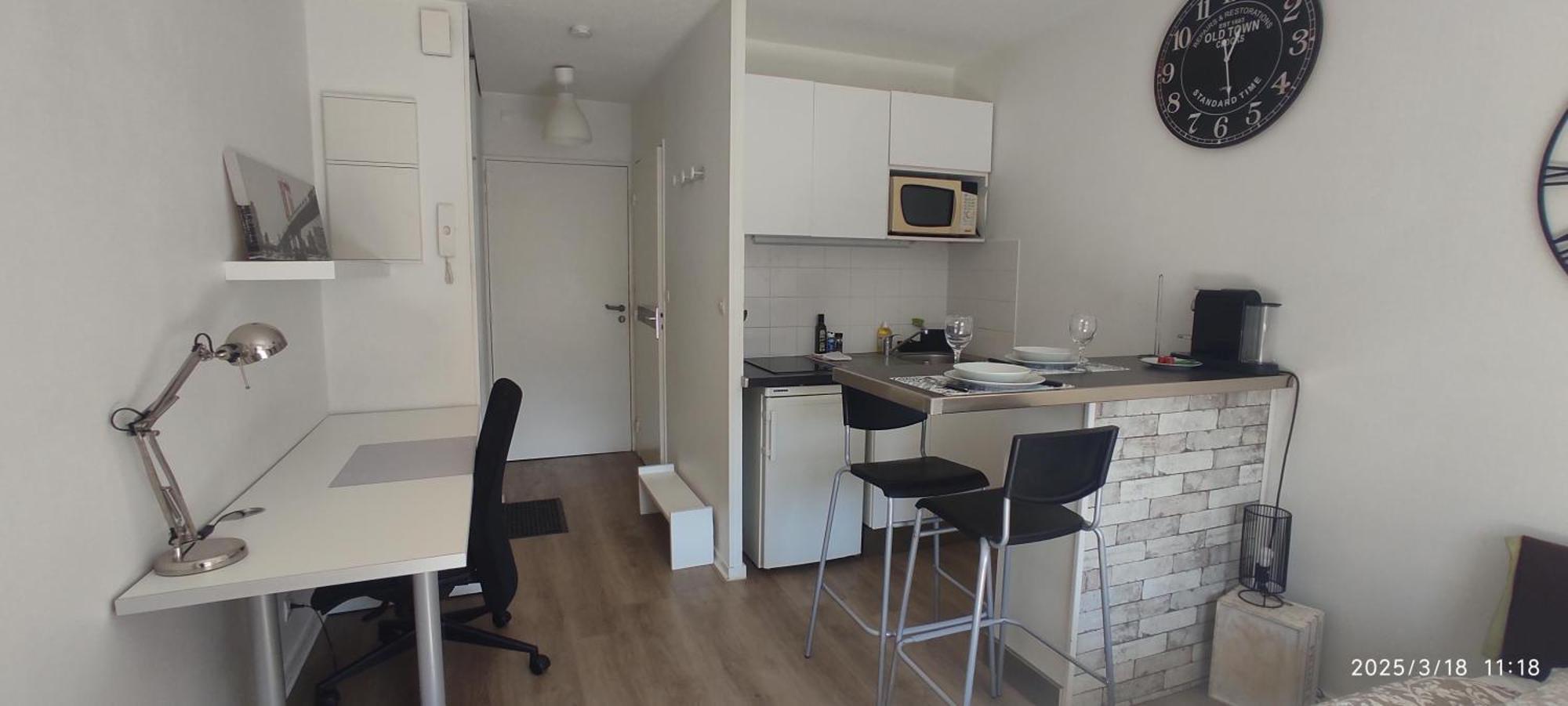 Appartement St Clement Centre-ville Avec Parking *
