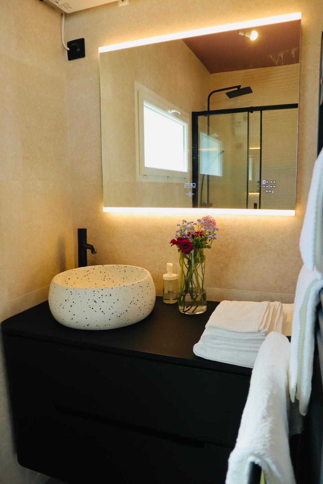 Couette-café Jacuzzi Privatif Li Li Et Rose