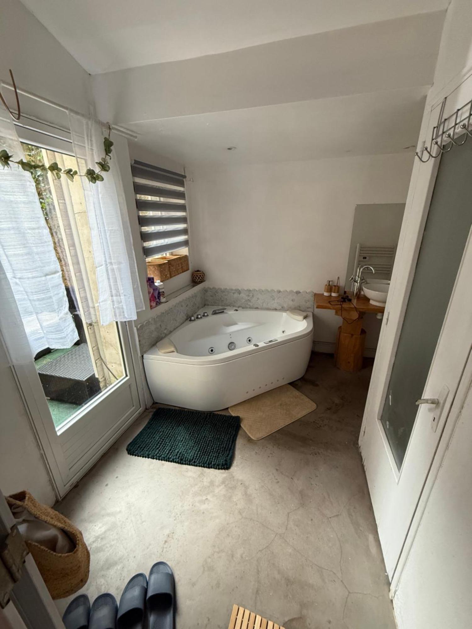2 Pieces - Centre - Bain Balneo Nantes