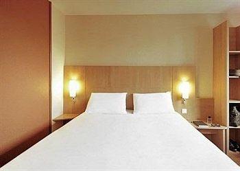 Hotel Ibis Centre Gare Sud 3*