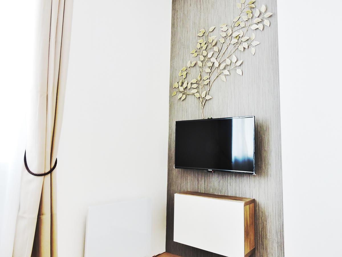 F2 Golden Lounge, Hyper Centre, Parking Apartment