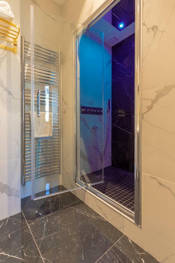 De Luxe , Place Graslin Appartement *