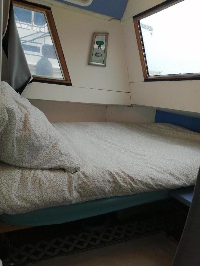 Botel Sur L'eau *