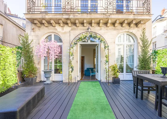 Terrasse Royale Au Coeur De Nantes