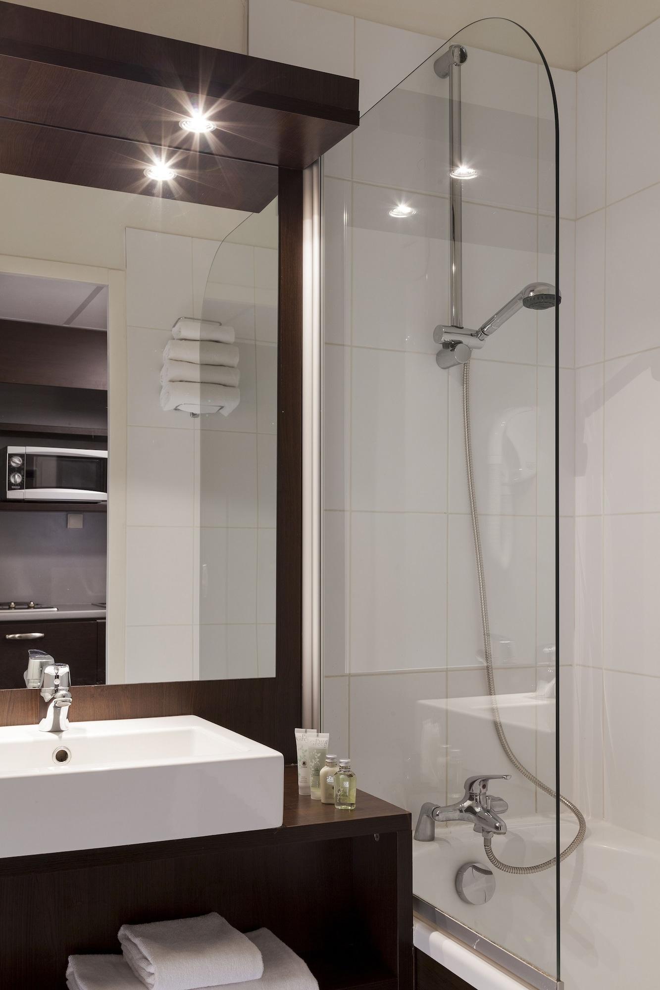Hotel Sure By Western Beaujoire 3*