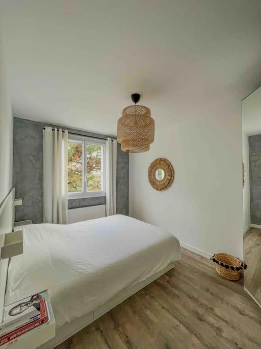 Appartement Tres Bien Equipe Et Idealement Situe. *