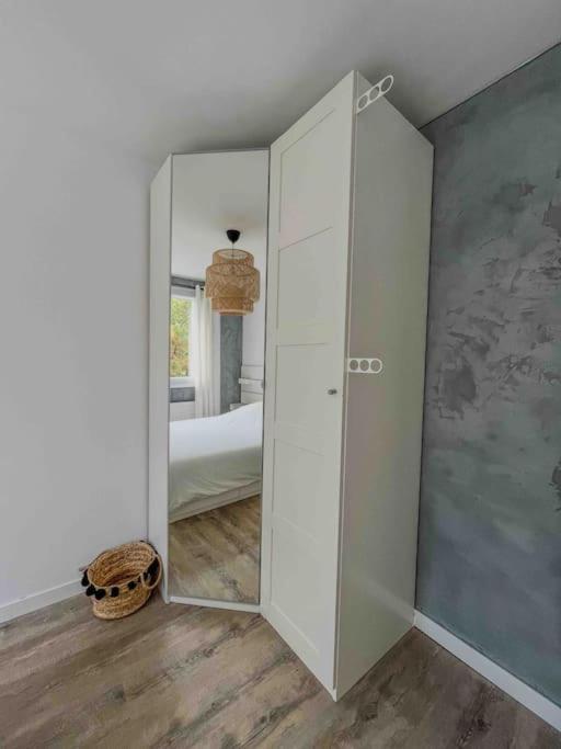 Tres Bien Equipe Et Idealement Situe. Appartement