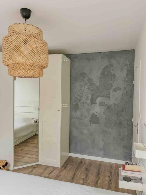 Appartement Tres Bien Equipe Et Idealement Situe. *