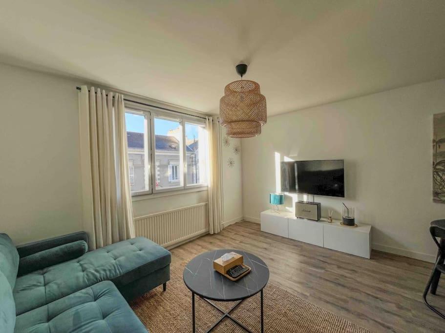 Tres Bien Equipe Et Idealement Situe. Appartement *