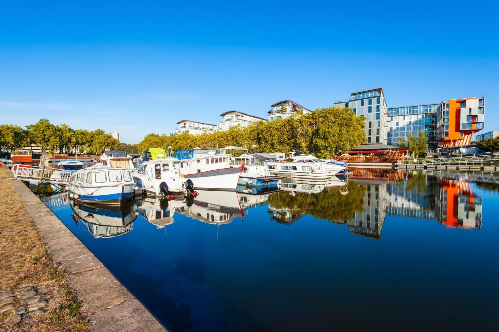 Sejour Sur L'ile De Avec Vue Sur La Loire Appartement