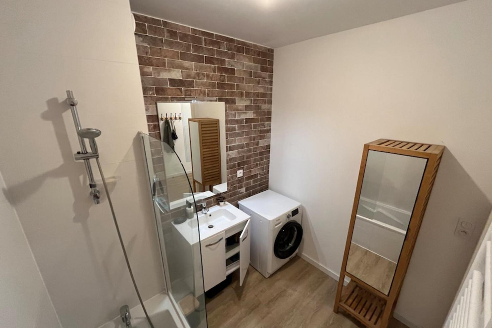 Apartment 3-bedroom With Spacious Balcony