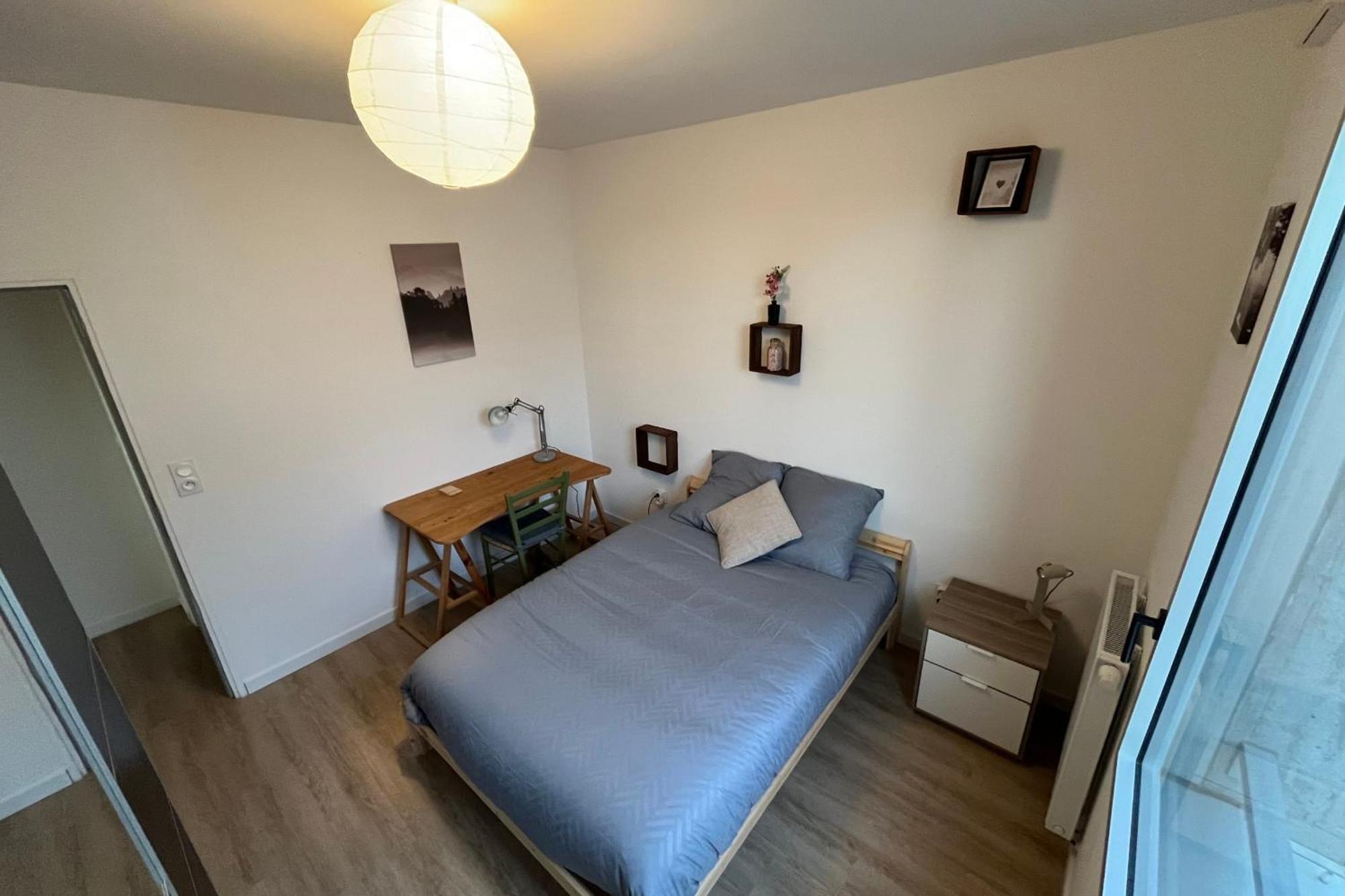Apartment 3-bedroom With Spacious Balcony *