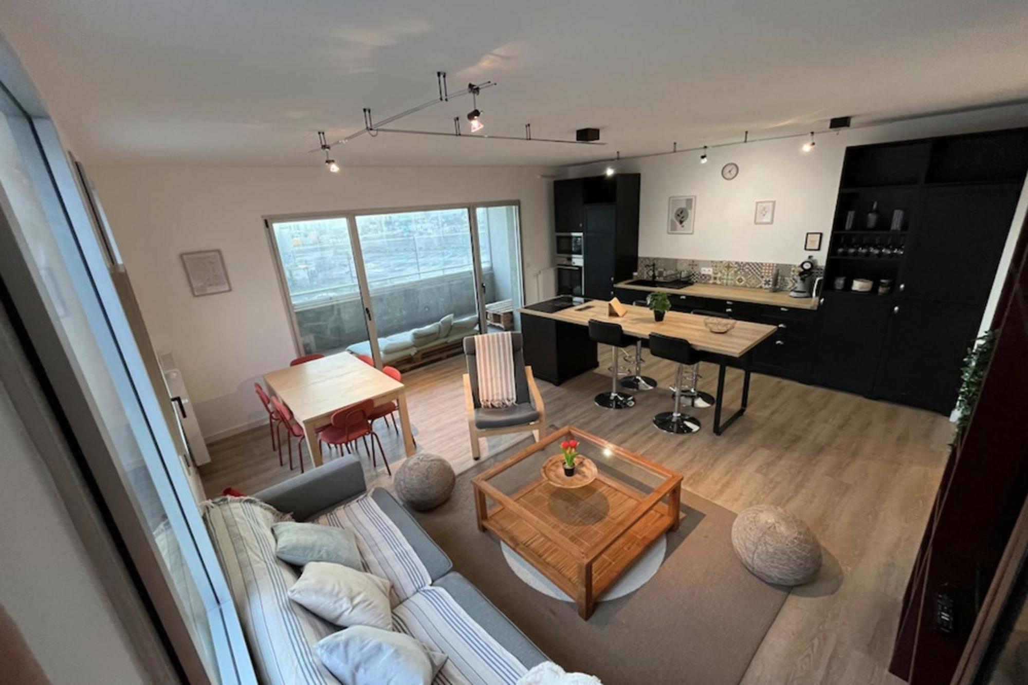 3-bedroom With Spacious Balcony Apartment Nantes