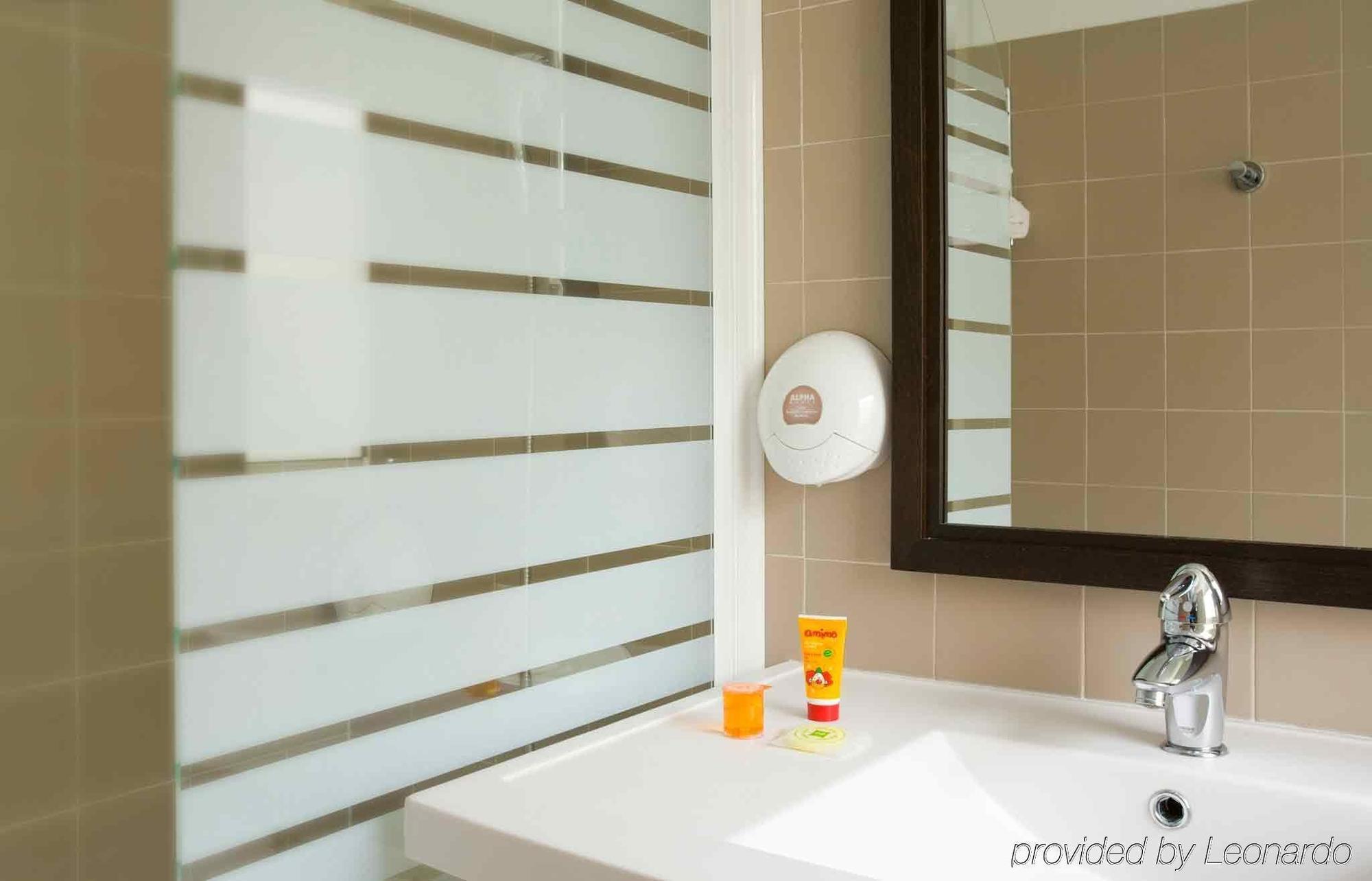 Ibis Styles Centre Place Royale Hotel 3*
